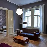 Apartment In Vi. - Terezvaros